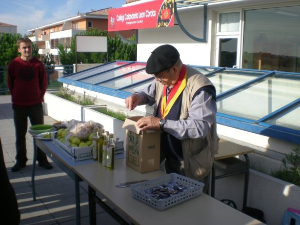 Mr Gimilio fait dcouvrir l'huile d'olives